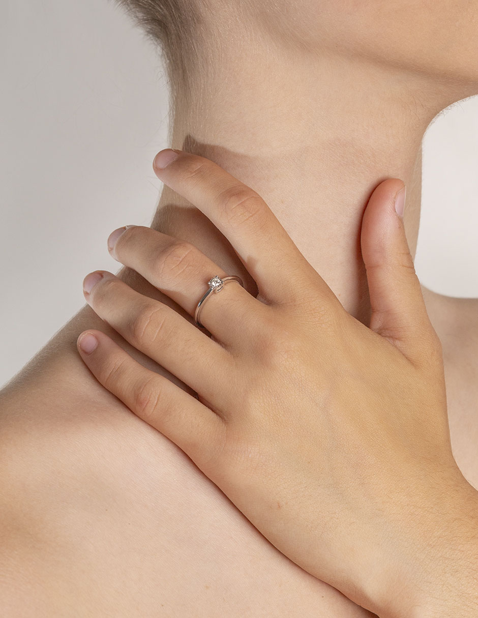 Anillo de compromiso de oro blanco 14 k diamante