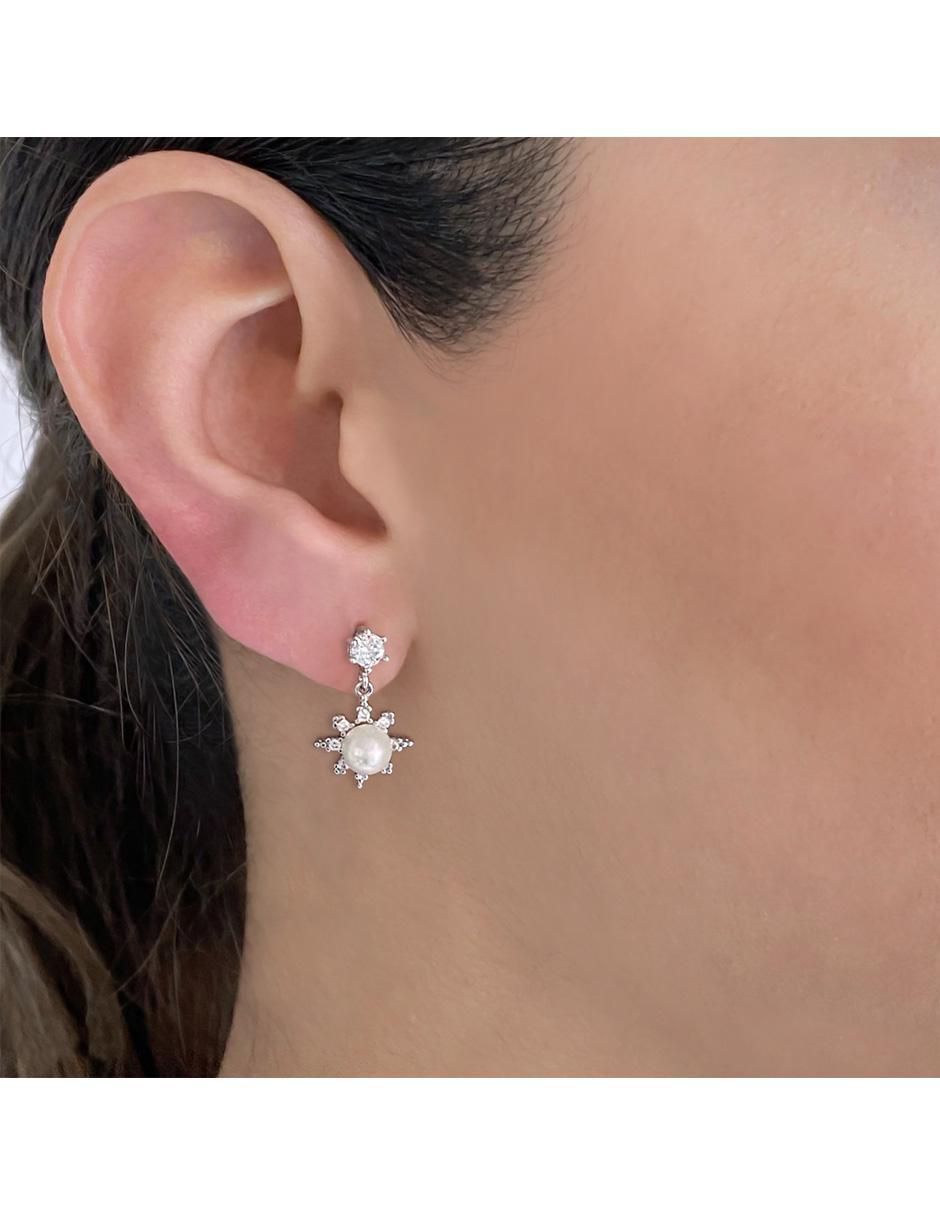 Aretes de estrella con acabado baño de rodio
