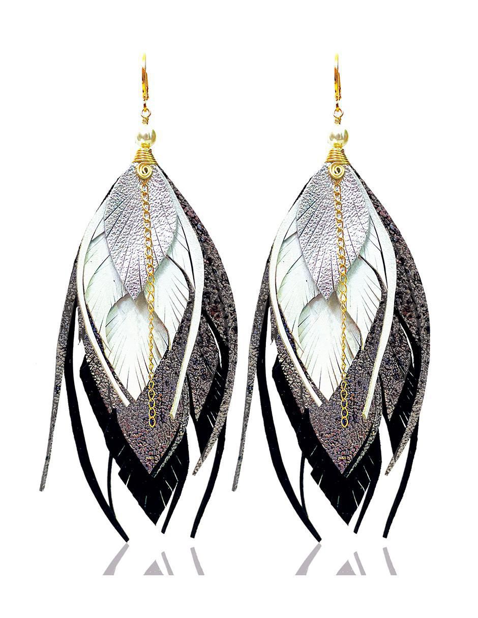 Set de aretes de pluma con acabado baño de oro Set de aretes de pluma con acabado baño de oro
