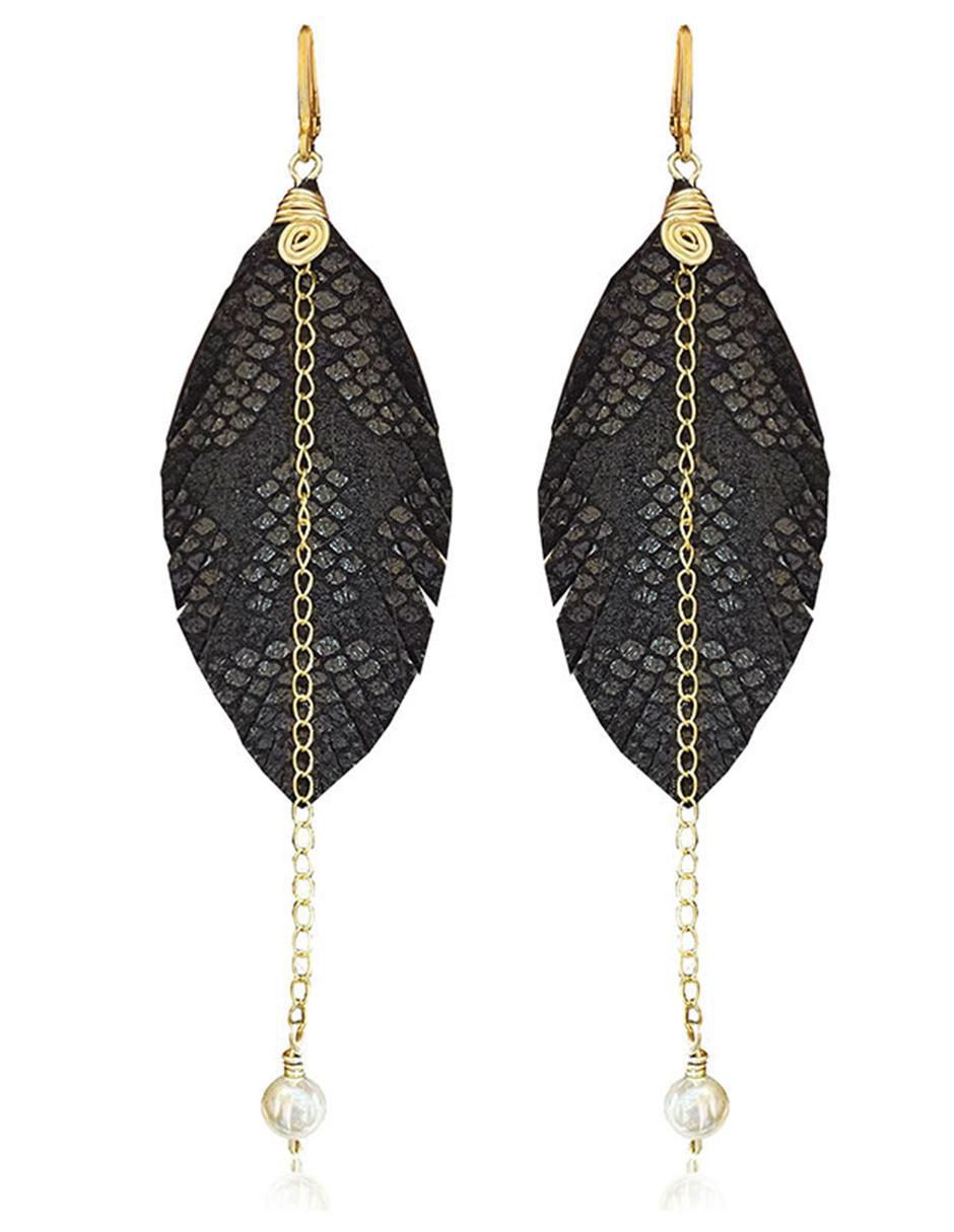 Set de aretes de pluma con acabado baño de oro perla Set de aretes de pluma con acabado baño de oro perla