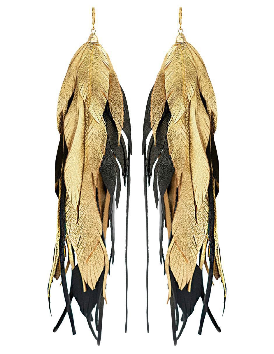 Aretes de pluma de piel 18 K con acabado baño de oro