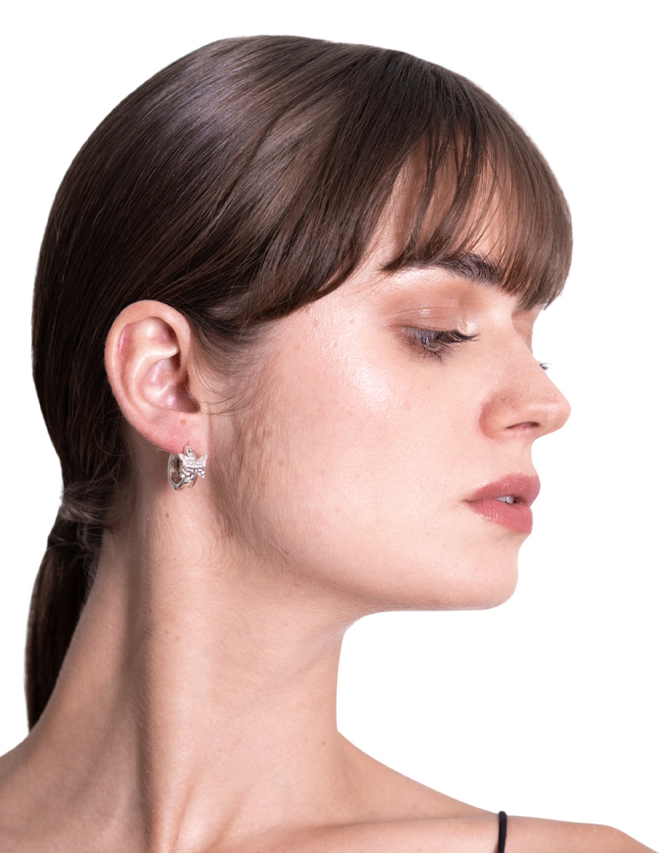 Aretes ovalados de plata con acabado brillante cristal 3
