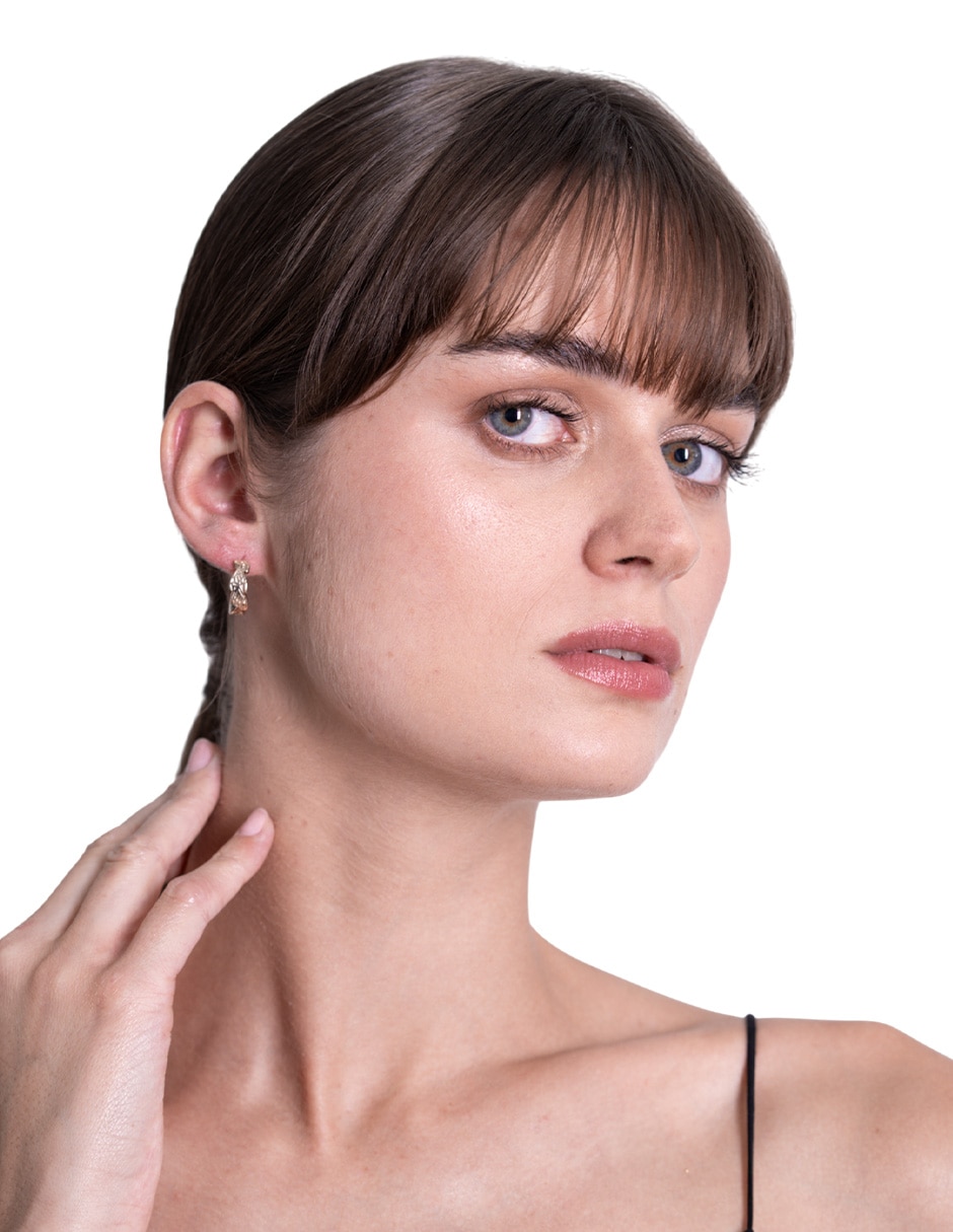 Aretes de mariposa con acabado baño de oro 3