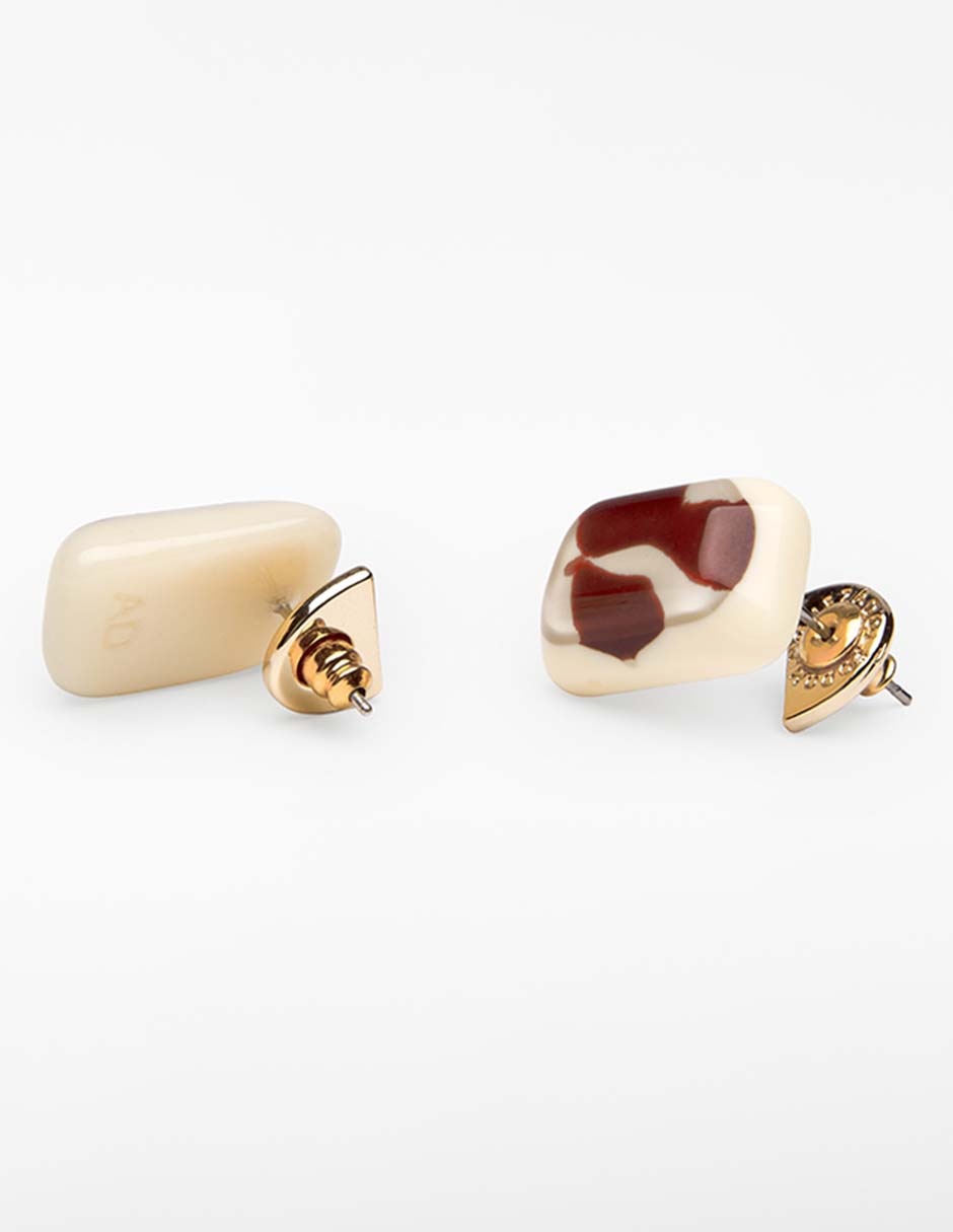 Aretes cortos con acabado pulido 3