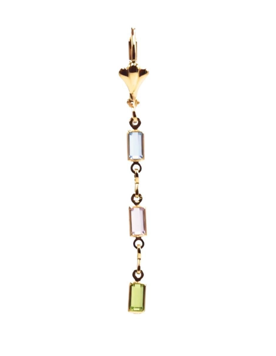 Arete largo rectangular Mada de oro laminado 18k con acabado liso cristal