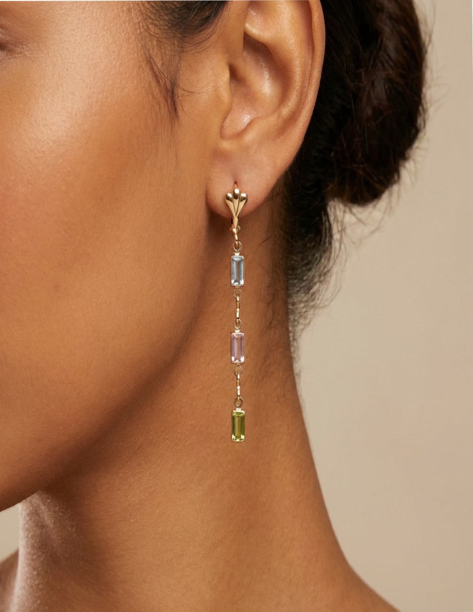 Arete largo rectangular Mada de oro laminado 18k con acabado liso cristal