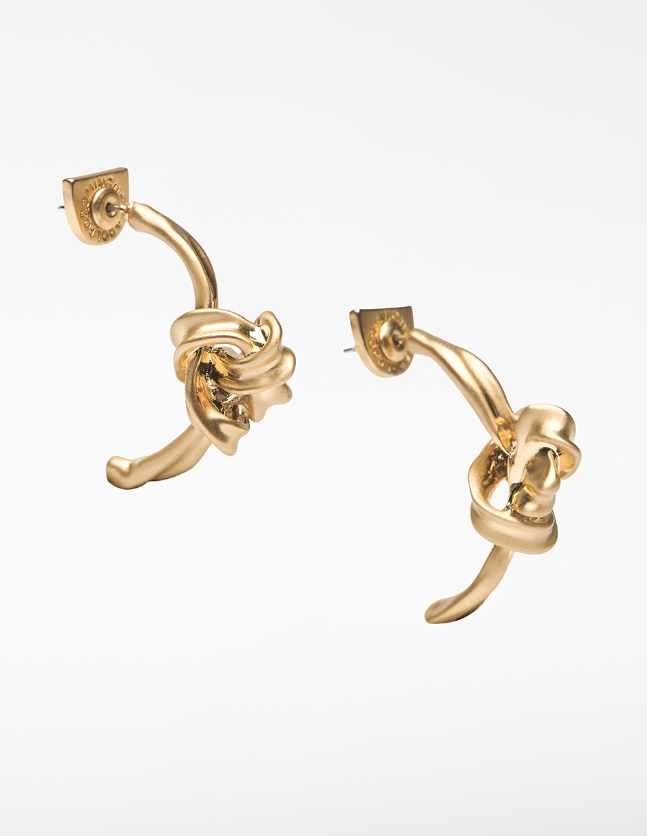 Aretes largos con acabado brillante 3