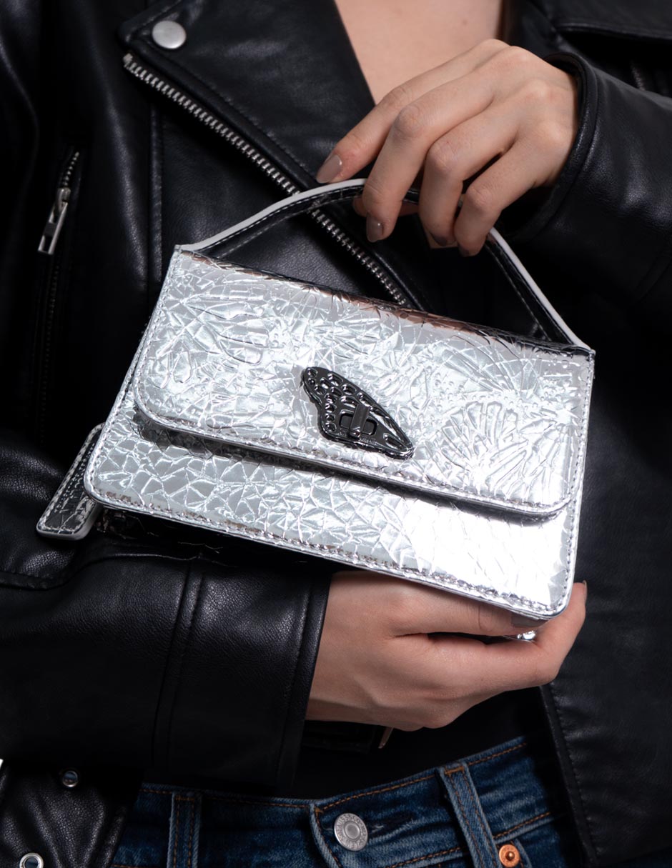 Bolsa crossbody grabado mariposa de piel mujer 4