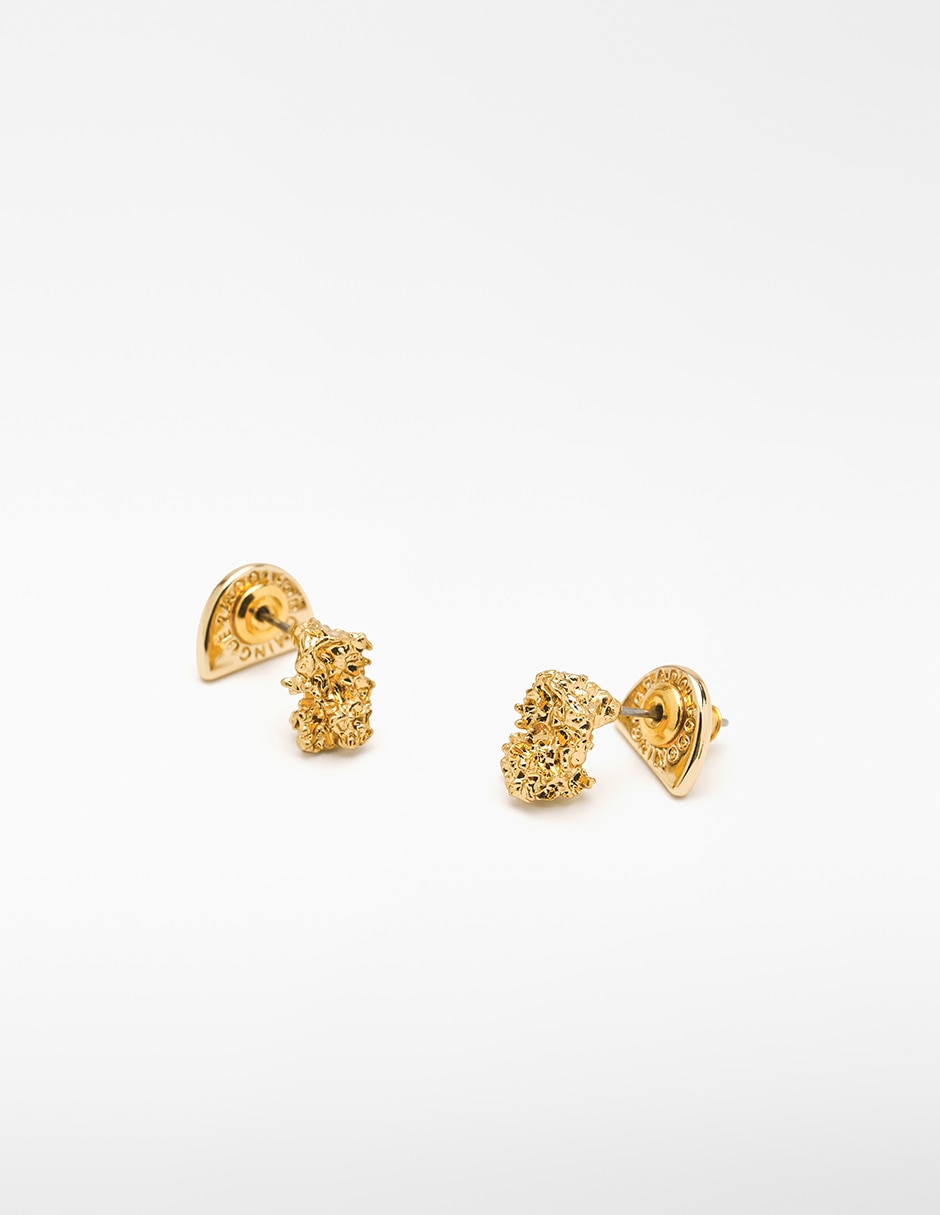 Aretes cortos con acabado brillante